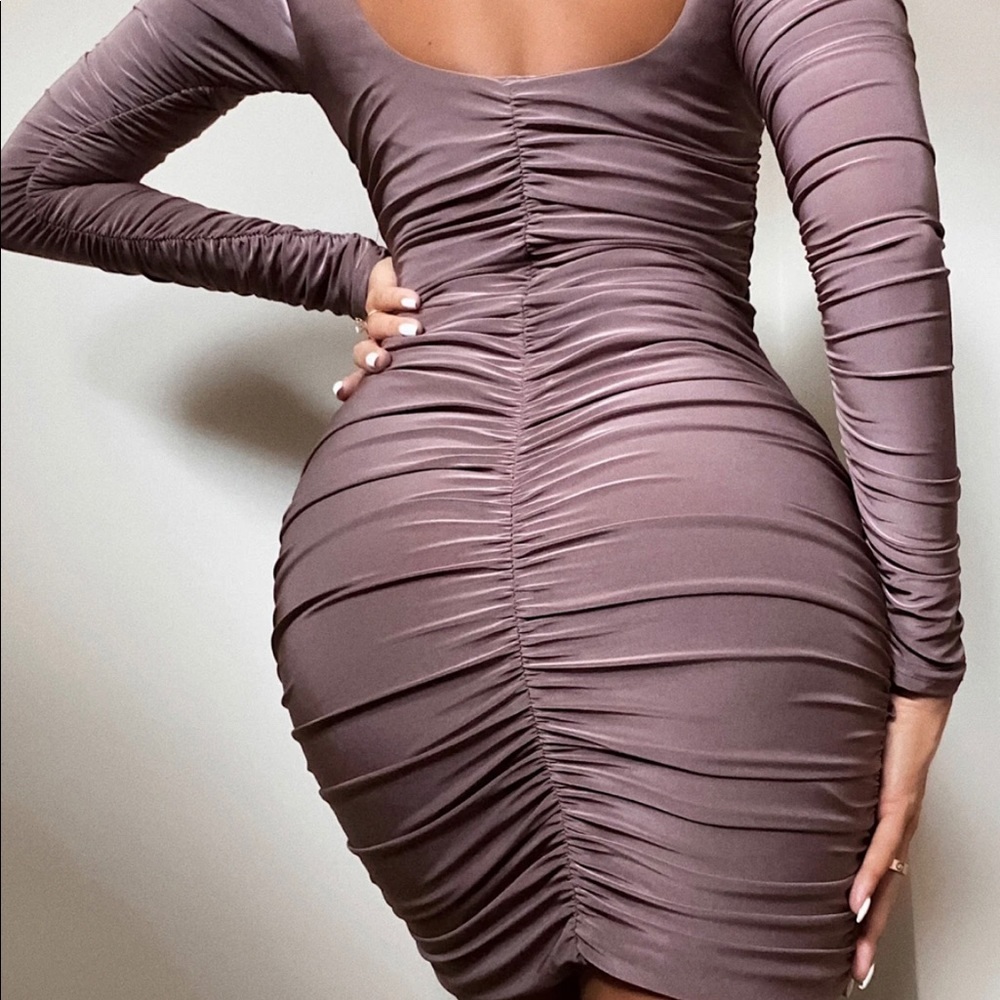 NWT MOCHA RUCHED LONG SLEEVE DRESS